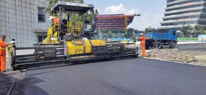 瀝青攤鋪機租賃